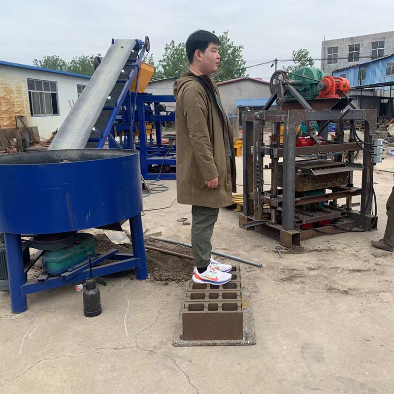 Germany Technology Low Price Qt4-24 Semi Automatic Block Brick Making Machine image