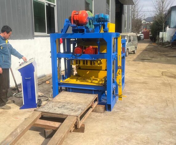 Automatic block machine image