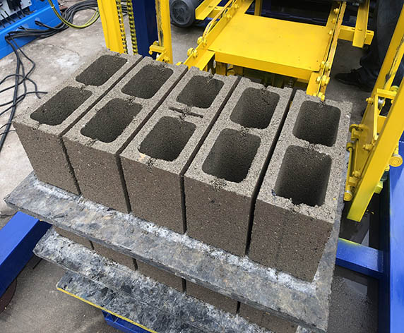 Full automatcic PLC control concrete block machine QT4-18
