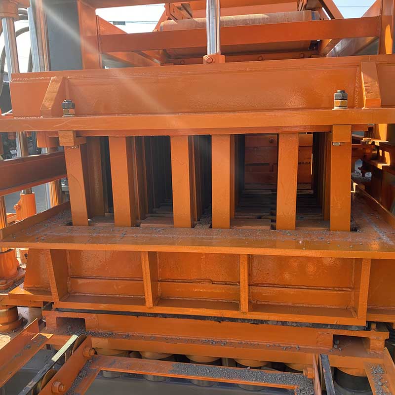 Fully automatic hydraulic QT6-15 Block Making Machine in Africa