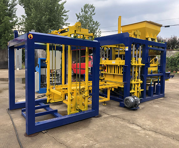 QT4-18 Fully Automatic Concrete Brick Making Machine Production Line For Building Construction