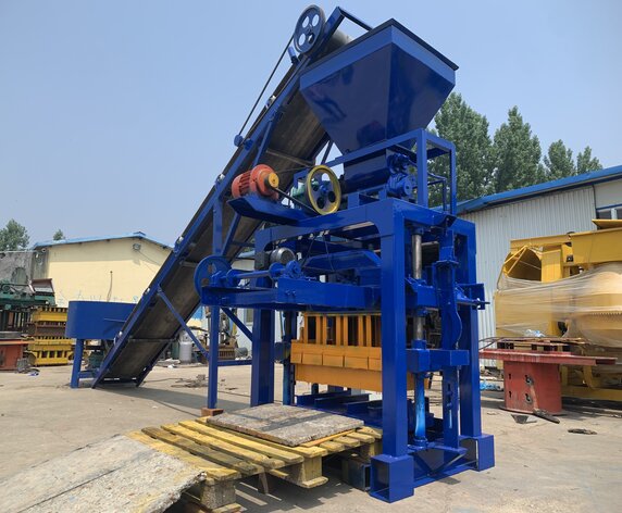 QT4-35 brick making machine made in china for small block making factory image