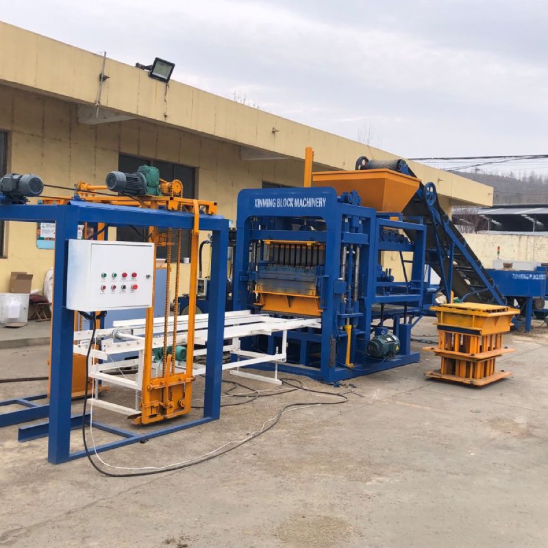 CHB Fully Automatic QT4-18 Concrete Block Machine with Hydraulic System image