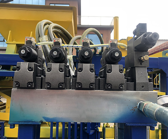Full automatcic PLC control concrete block machine QT4-18