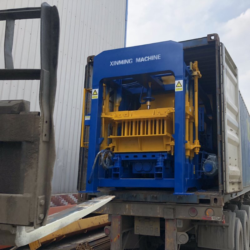 Automtaic concrete block machine production line with mixer and conveyor QT4-18 for upgrading factory image