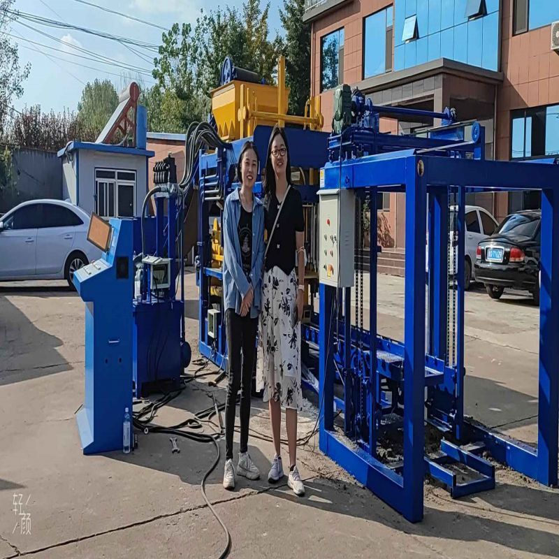 Automtaic concrete block machine production line with mixer and conveyor QT4-18 for upgrading factory image